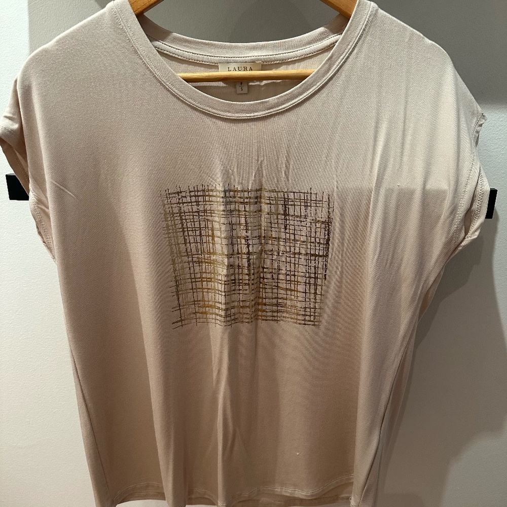 Boat Neck  Motif off white Top By Laura